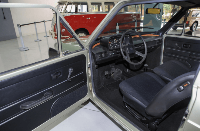 VW comemora 50 anos do Brasilia e apresenta unidade nunca emplacada